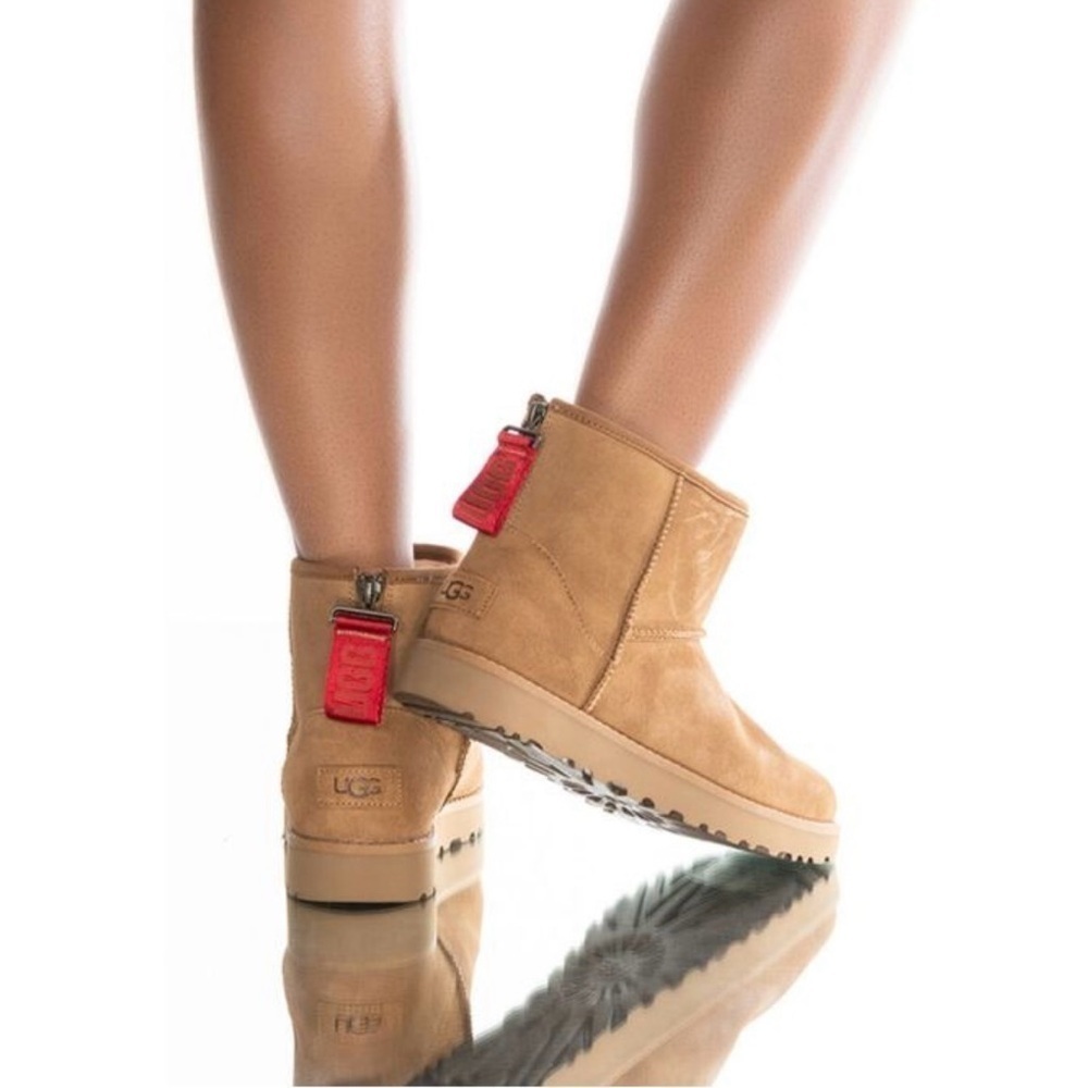 UGG mini logo zip woman’s boot